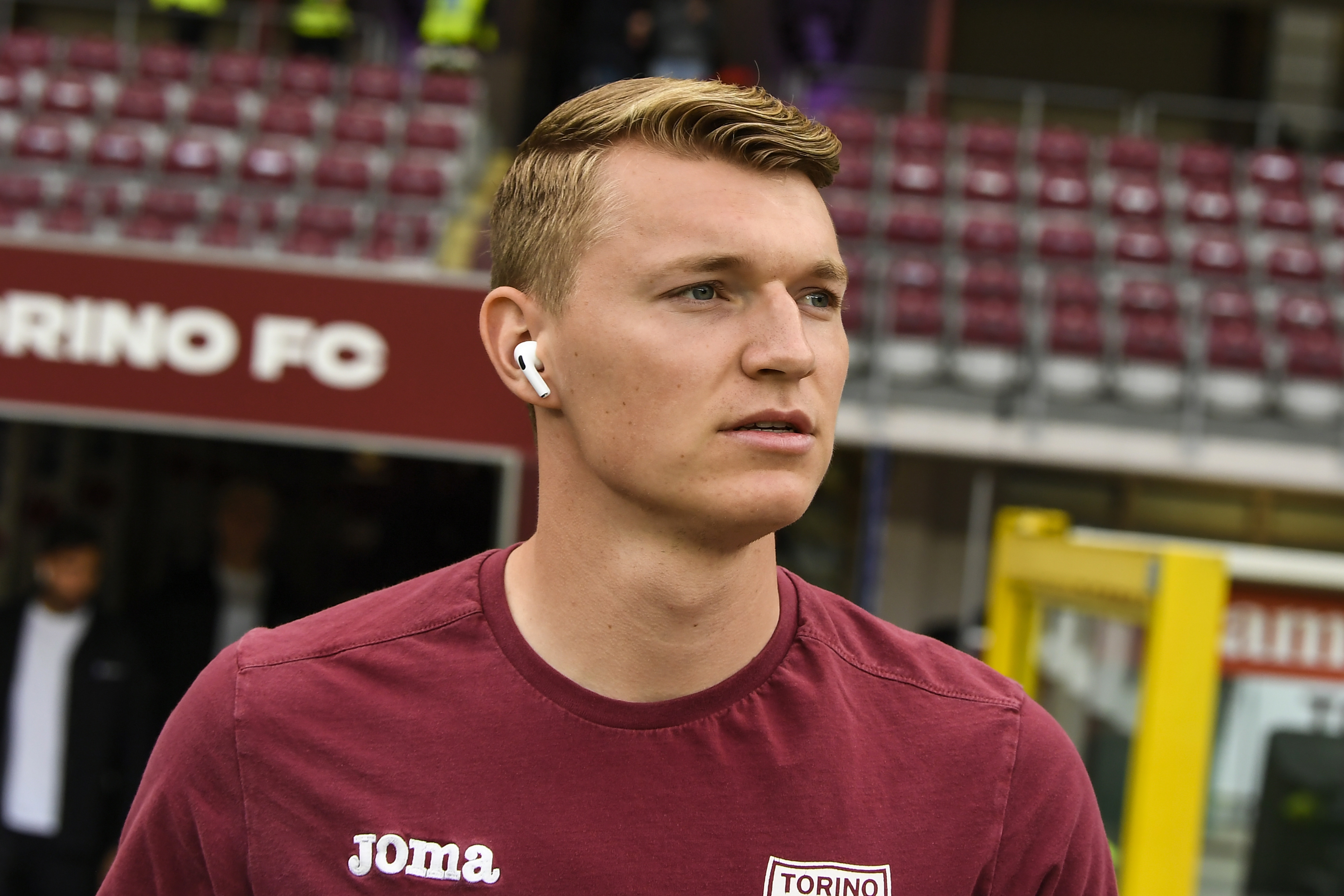 体育彩票开奖结果-罗马诺：和都灵解约后，26岁中卫舒尔斯今夏将寻找新东家